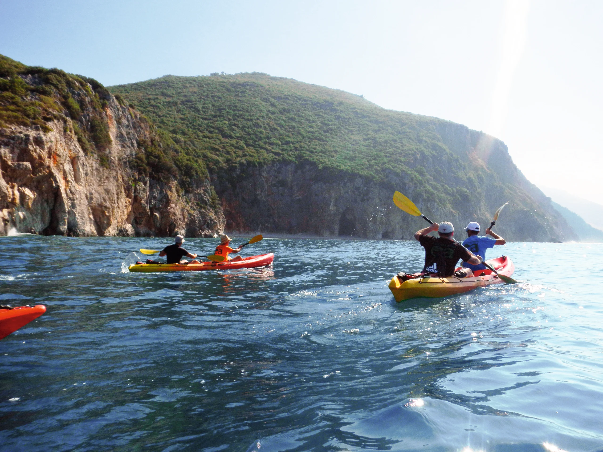 Découvrez le kayak en Albanie : Aventures sur l'eau kayak en mer en Albanie