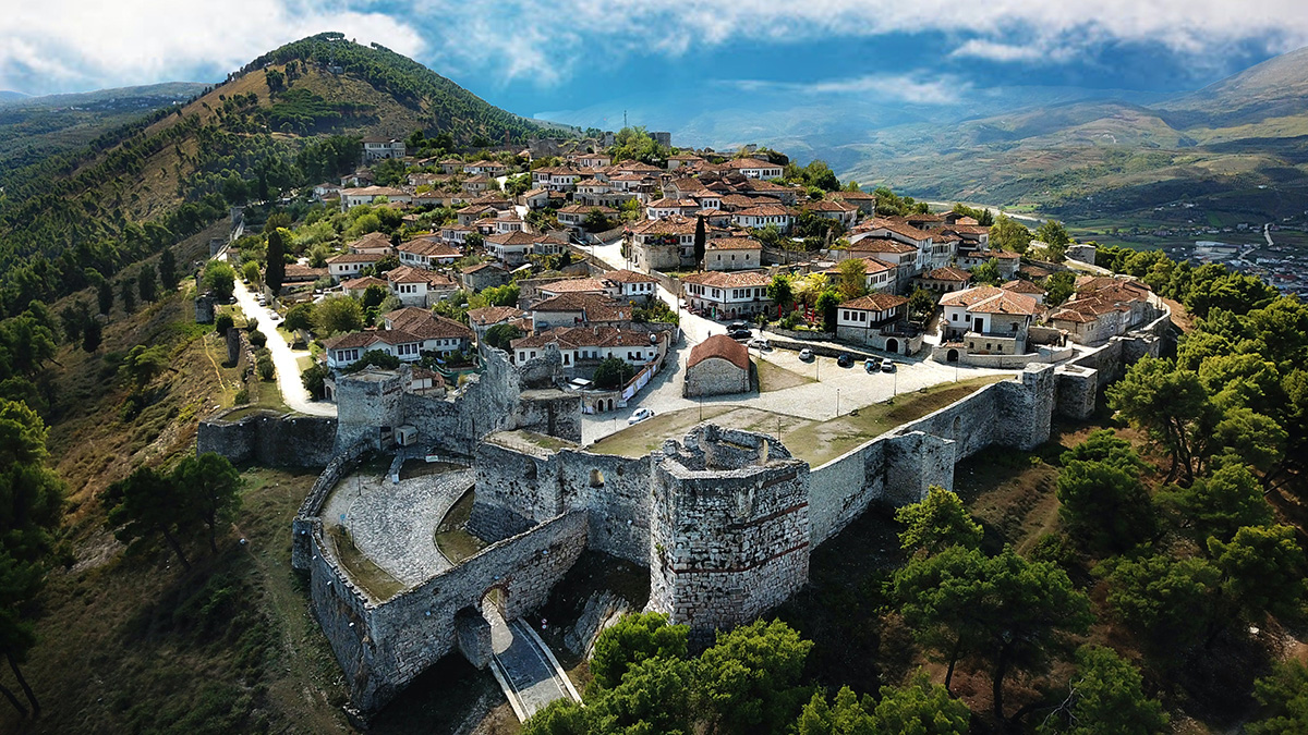 découvrir Gjirokastër en Albanie