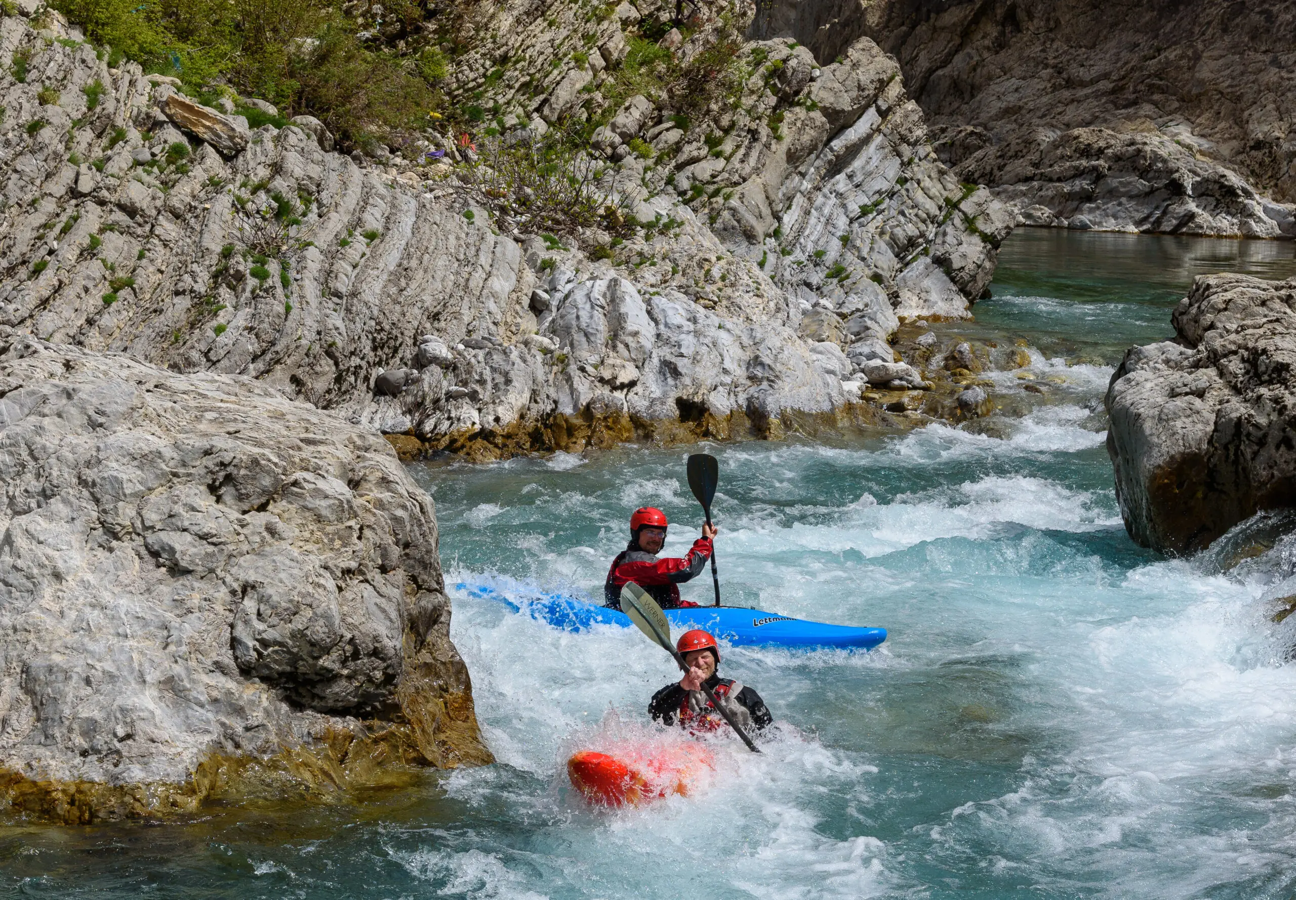 Découvrez le kayak en Albanie : Aventures sur l'eau kayak sur rivière en Albanie